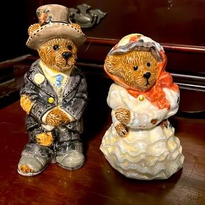 Boyd’s Bears Bearware Pottery Salt & Pepper Shakers Set